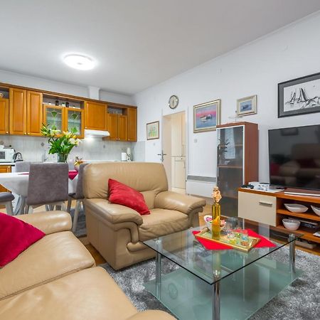 Lovely Apartment Дубровник Екстериор снимка